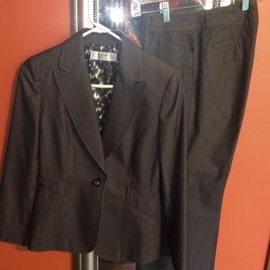 Tahari Pant Suit Size 4